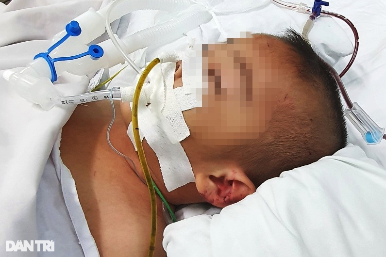 Công an điều tra vụ bé 5 tuổi bị thủng ruột, có nhiều vết bầm bất thường - Ảnh 2.