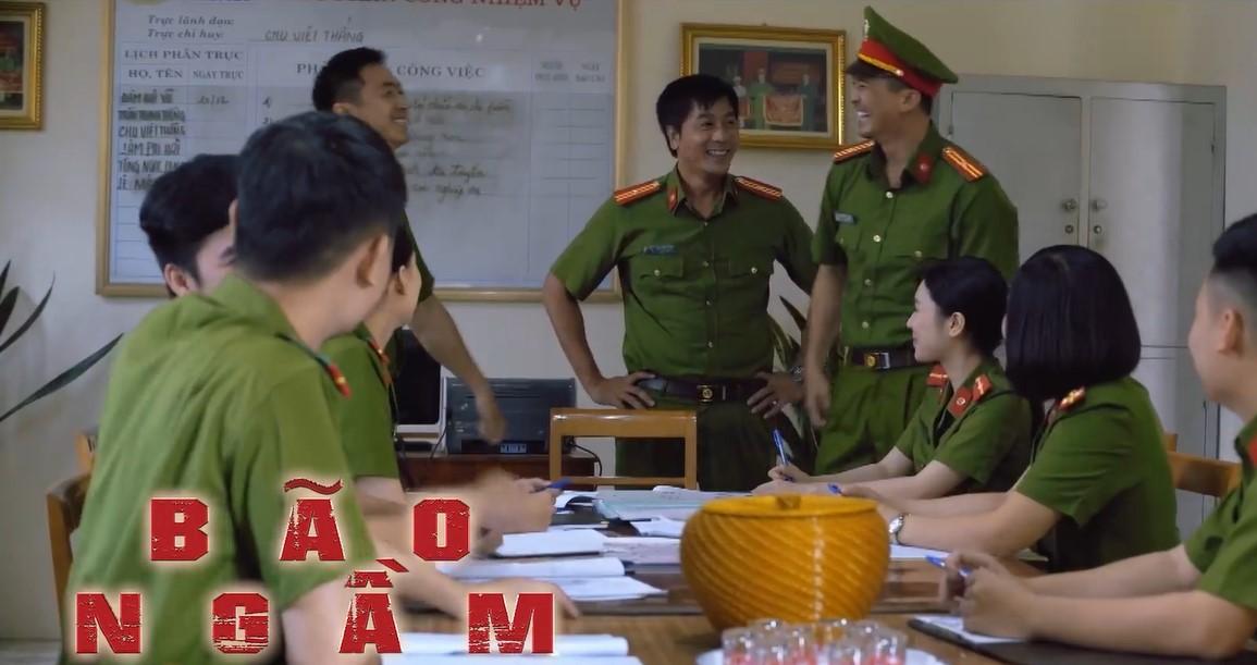 'Bão ngầm' tập cuối, bác sĩ Hùng tự sát trước mặt bạn gái Hạ Lam - Ảnh 3.