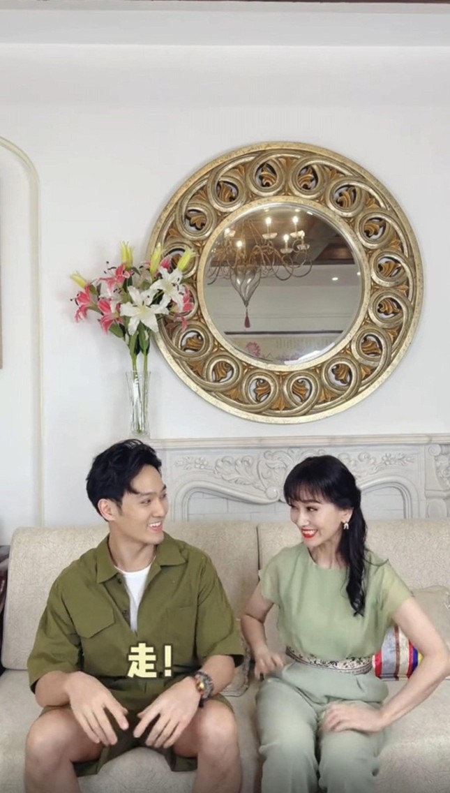Sốc với nhan sắc thật ở tuổi 67 của ‘Bạch Xà’ Triệu Nhã Chi - Ảnh 7. Sốc với nhan sắc thật ở tuổi 67 của ‘Bạch Xà’ Triệu Nhã Chi - Ảnh 7.