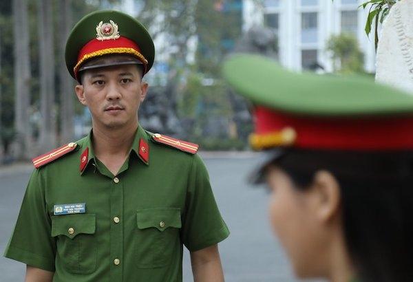 Hà Việt Dũng 'Bão ngầm': Vợ nắn gân nhắc tôi hạn chế vai lăng nhăng