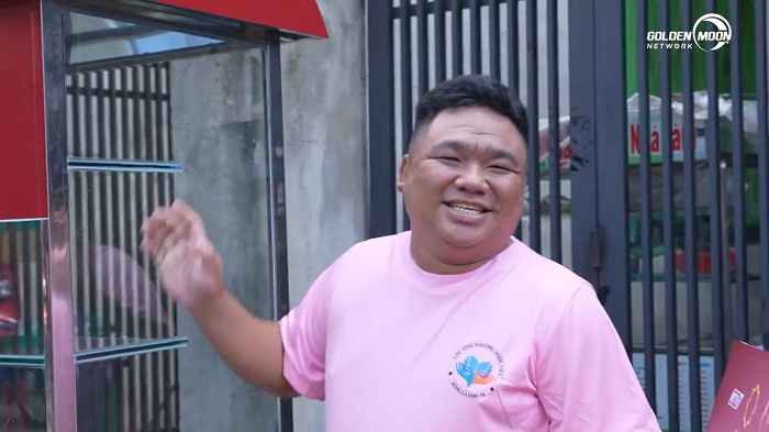 Thương &quot;chàng béo&quot; dạy học miễn phí 14 năm, Quyền Linh tặng xe bán bánh mì - Ảnh 3.