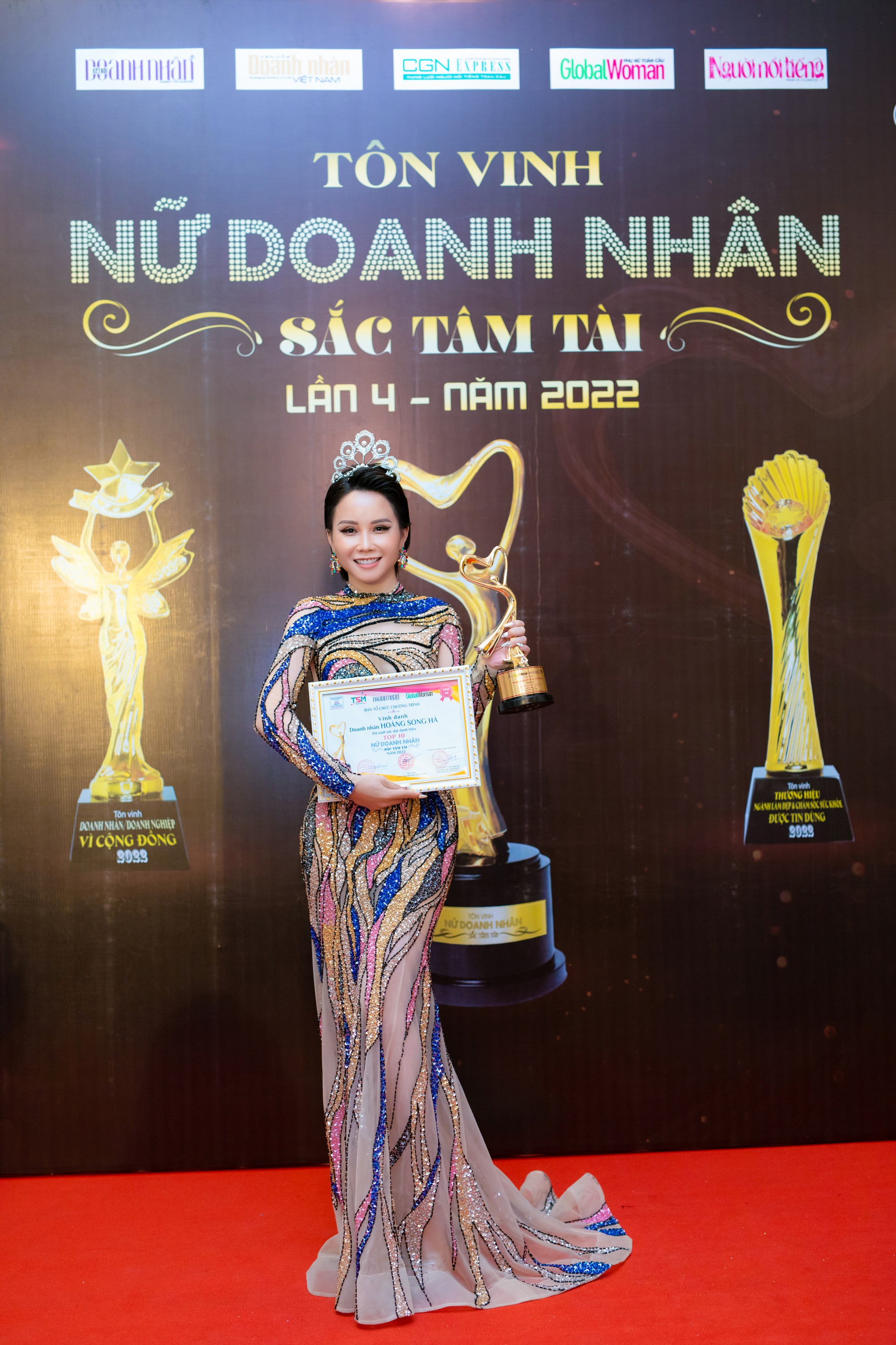 CEO Hoàng Song Hà vinh dự đạt Top 10 Nữ doanh nhân Sắc Tâm Tài 2022 - Ảnh 1.