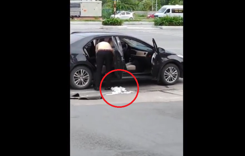 Xe sang không cứu vớt được hình ảnh xấu xí của tài xế vô ý thức - Ảnh 2.
