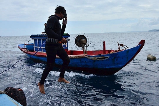 Dòng chảy bất thường cuốn trôi 3 người ở Lý Sơn - Ảnh 1.