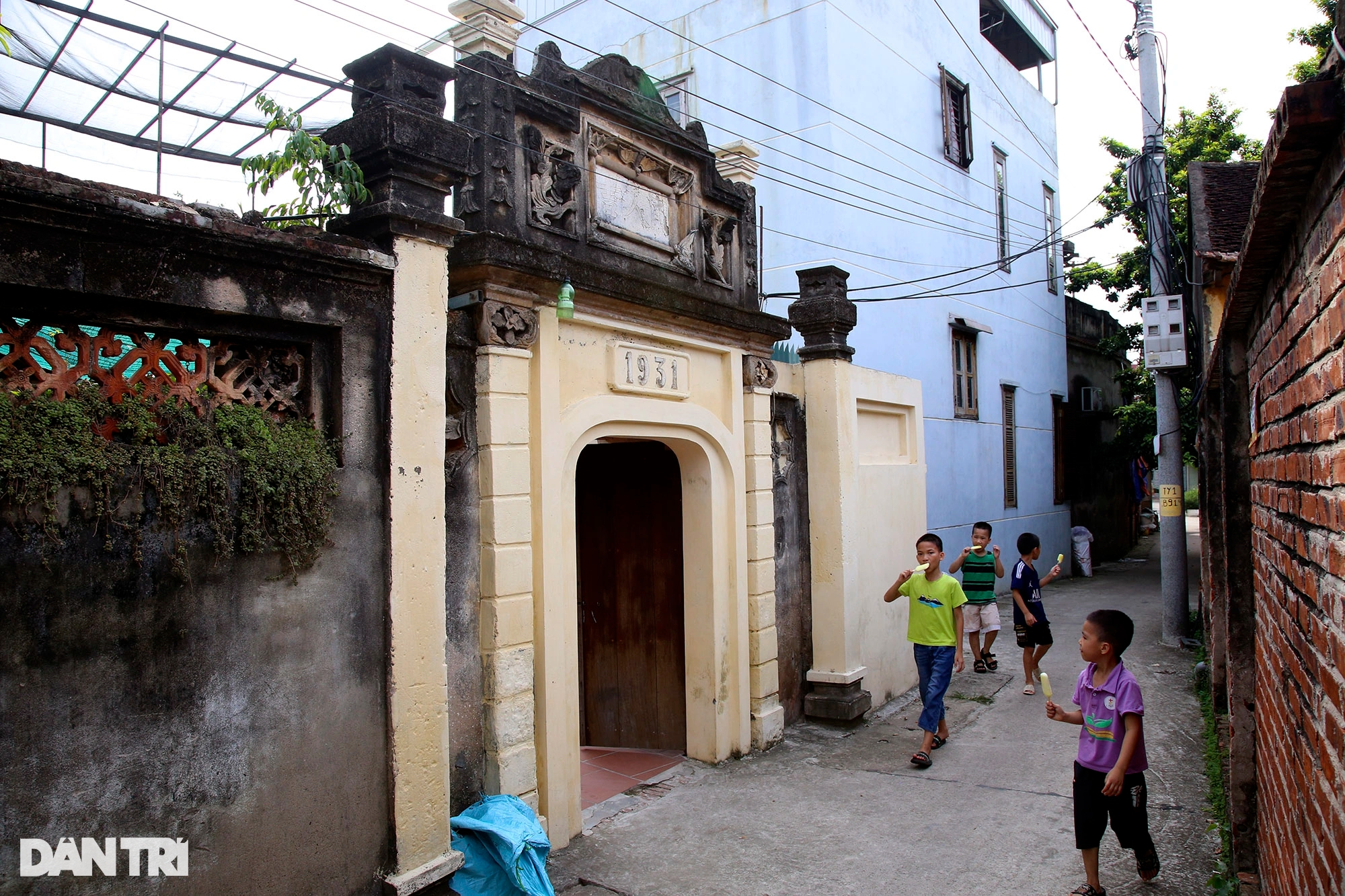 Những chiếc cổng trăm tuổi độc đẹp còn lại ở ngôi làng cổ tại Hà Nội - Ảnh 10.