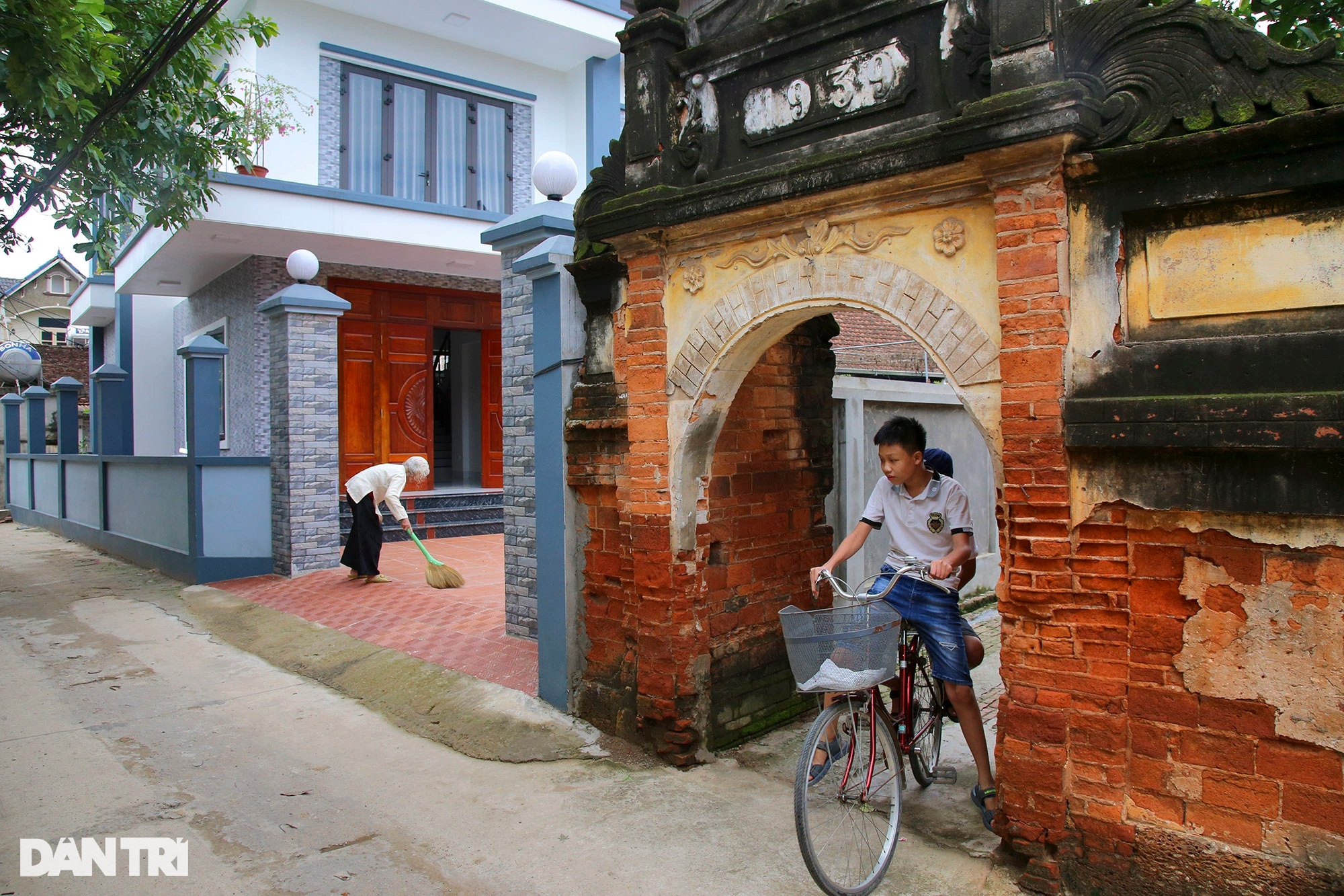 Những chiếc cổng trăm tuổi độc đẹp còn lại ở ngôi làng cổ tại Hà Nội - Ảnh 4.