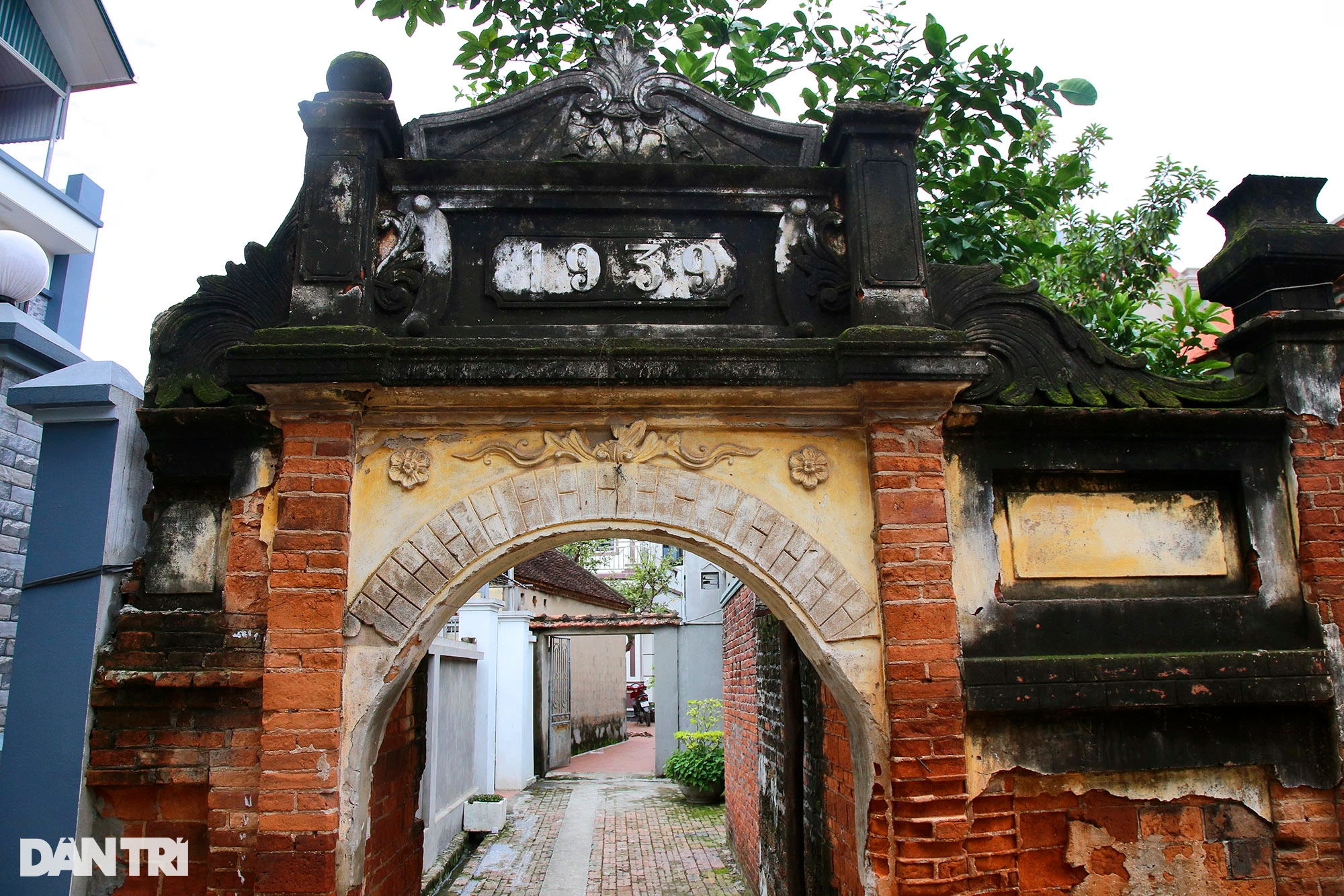 Những chiếc cổng trăm tuổi độc đẹp còn lại ở ngôi làng cổ tại Hà Nội - Ảnh 5.
