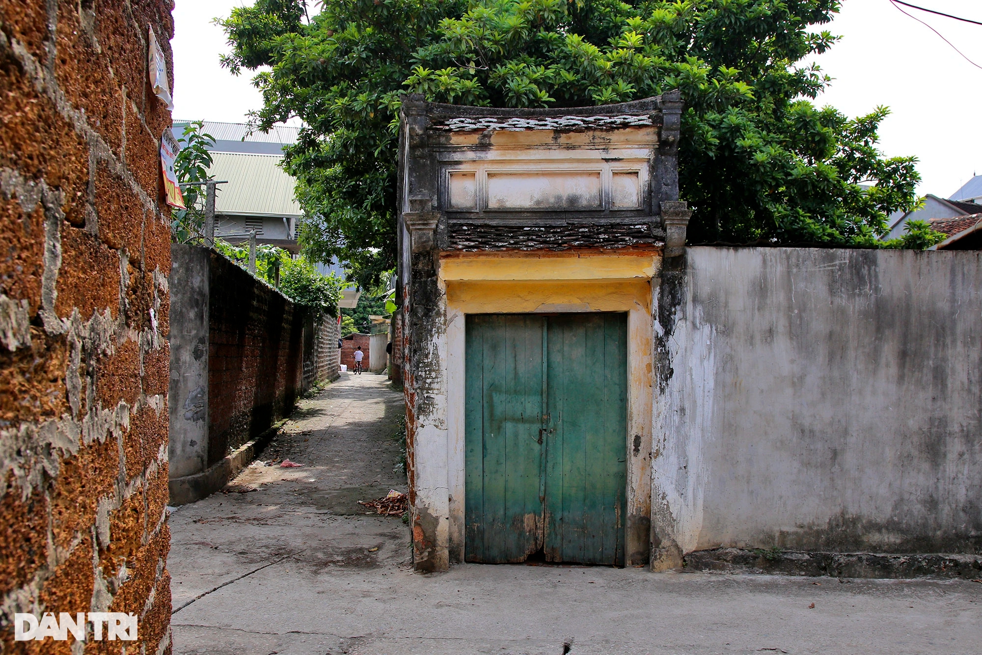 Những chiếc cổng trăm tuổi độc đẹp còn lại ở ngôi làng cổ tại Hà Nội - Ảnh 7.