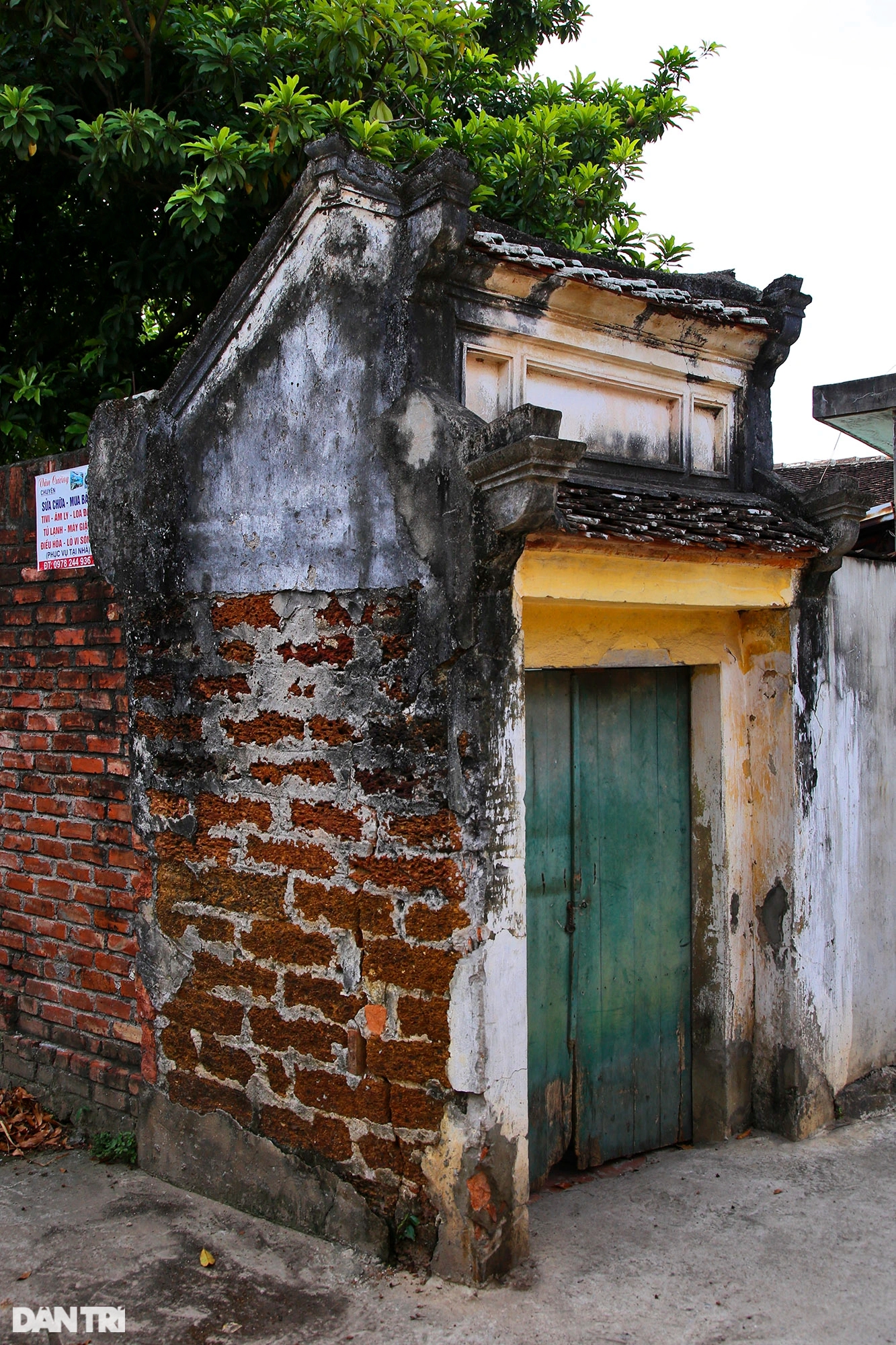 Những chiếc cổng trăm tuổi độc đẹp còn lại ở ngôi làng cổ tại Hà Nội - Ảnh 8.