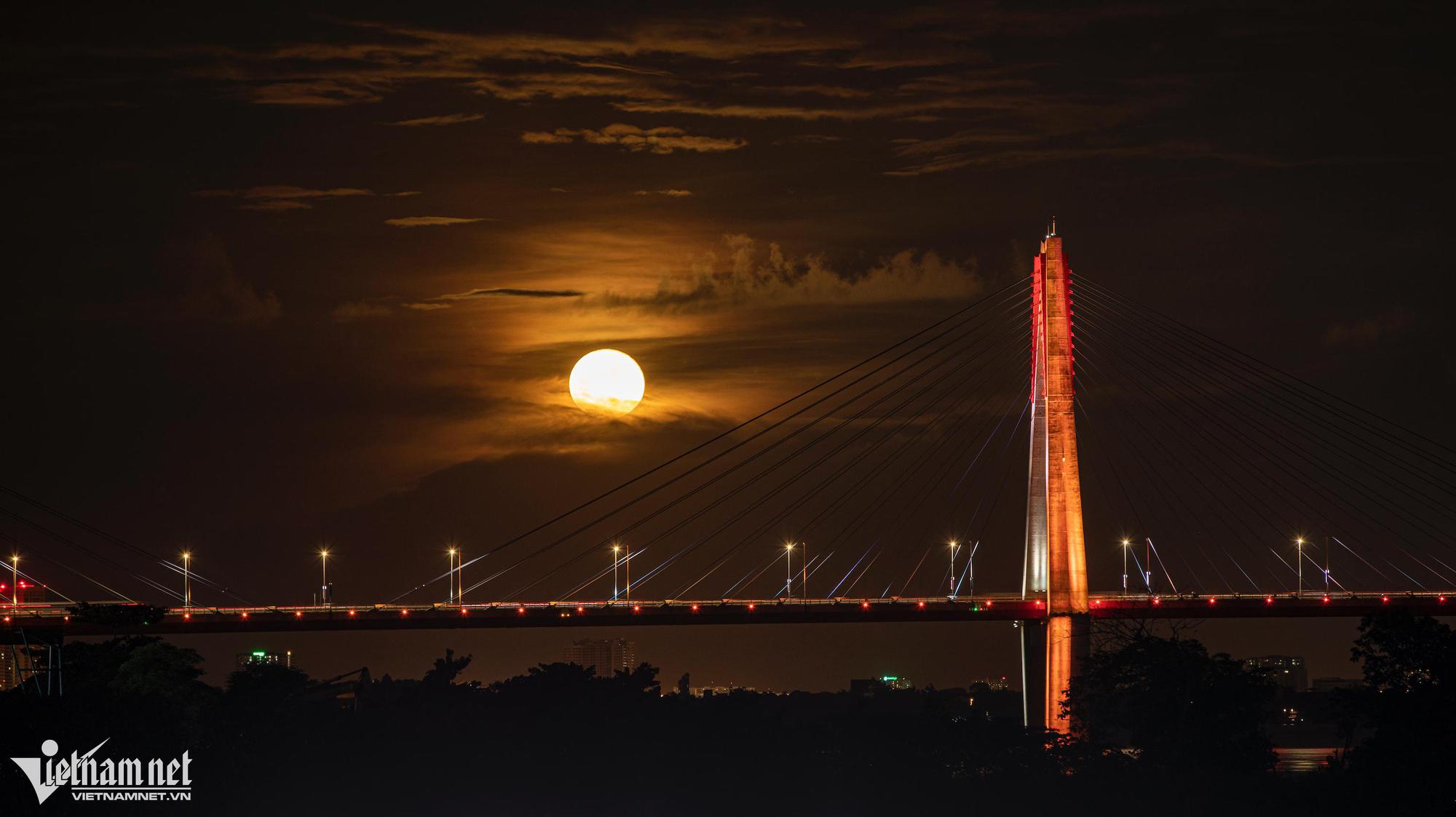 Si&ecirc;u trăng soi s&aacute;ng cầu Nhật T&acirc;n tối 14/7 - Ảnh 4.