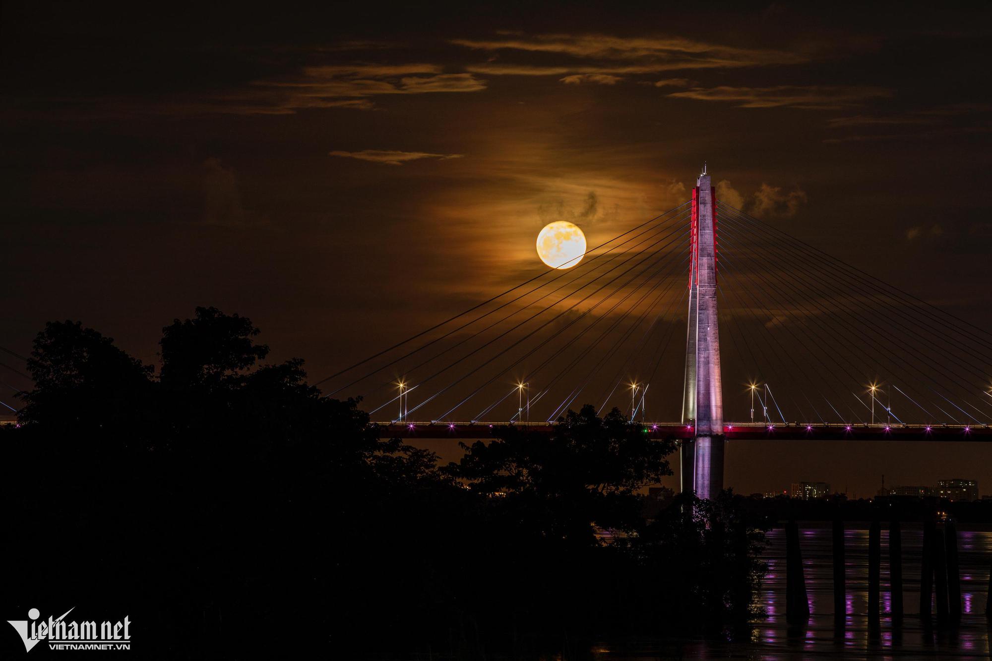 Si&ecirc;u trăng soi s&aacute;ng cầu Nhật T&acirc;n tối 14/7 - Ảnh 5.
