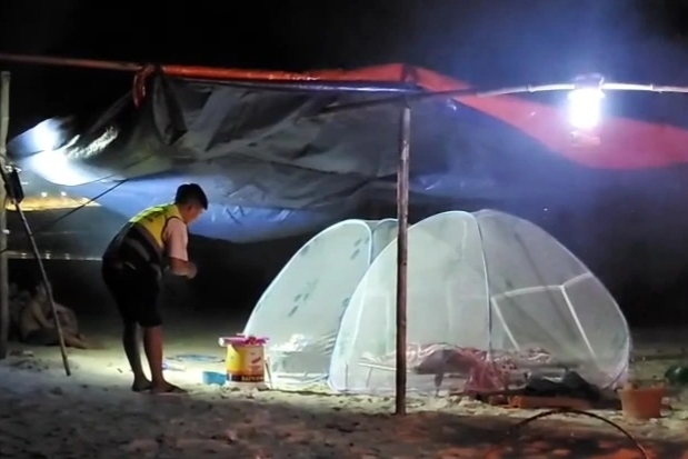 Đi họp lớp đại học, 2 phụ nữ bị s&oacute;ng biển cuốn tử vong - Ảnh 1.