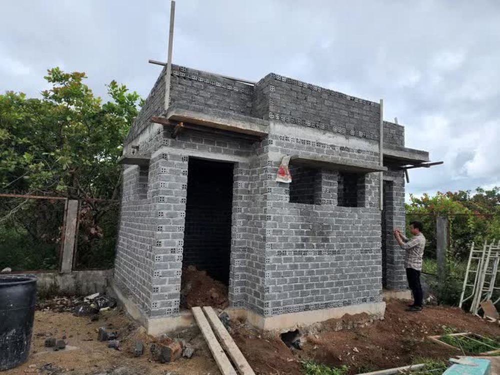 Cận cảnh h&agrave;ng loạt nh&agrave; vệ sinh 200 triệu đồng/c&aacute;i - Ảnh 2.