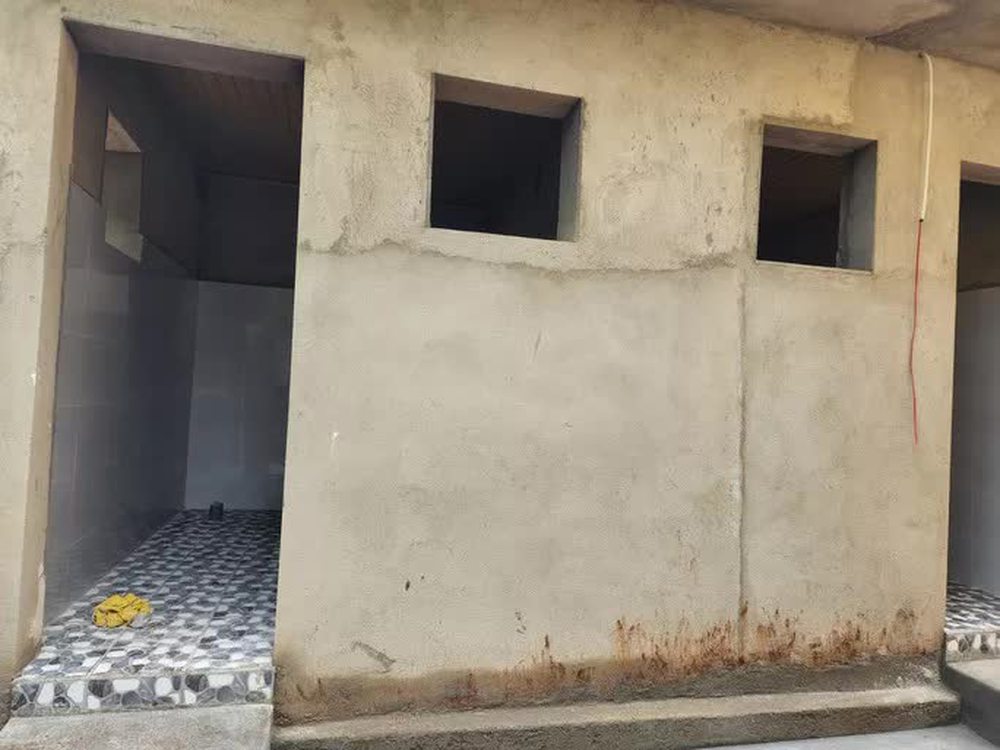 Cận cảnh h&agrave;ng loạt nh&agrave; vệ sinh 200 triệu đồng/c&aacute;i - Ảnh 3.
