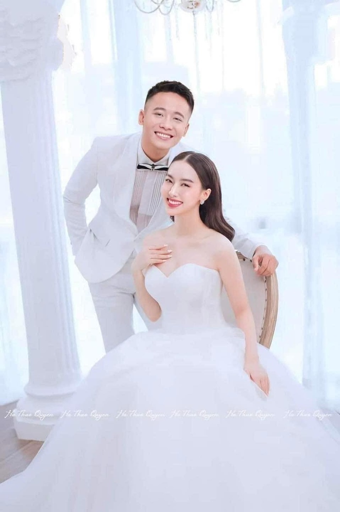 Rò rỉ ảnh cưới của Hoa hậu Thùy Tiên và Quang Linh Vlog, thực hư ra sao? - Ảnh 2.