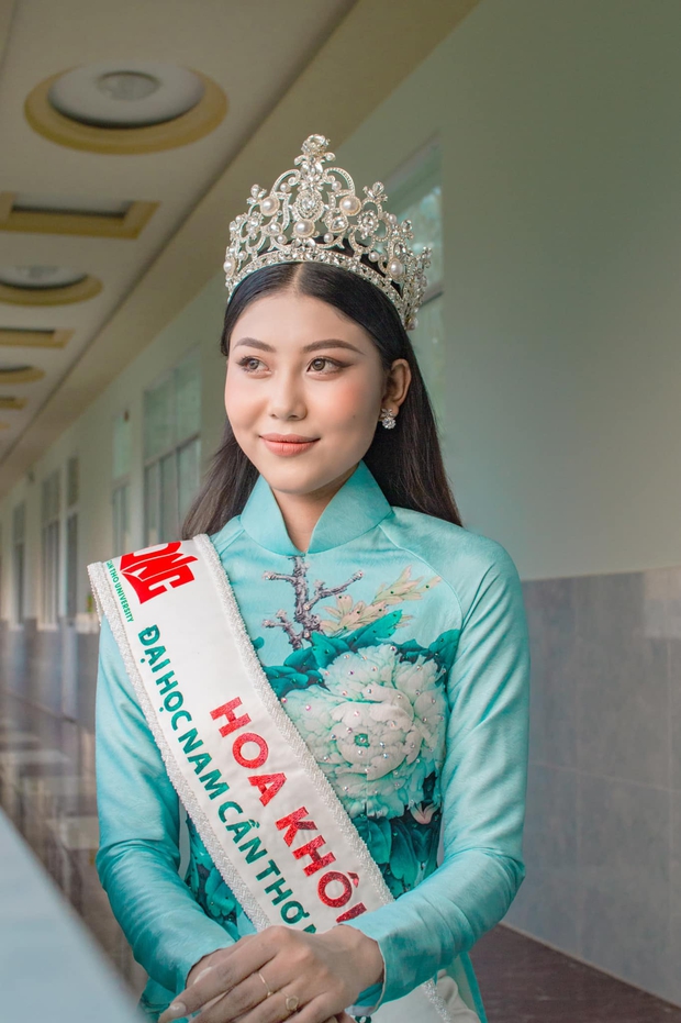 Á hậu 2 đại diện Việt Nam thi Hoa hậu Trái đất 2022: Nhan sắc đời thường gây bất ngờ, học vấn thì sao? - Ảnh 3.
