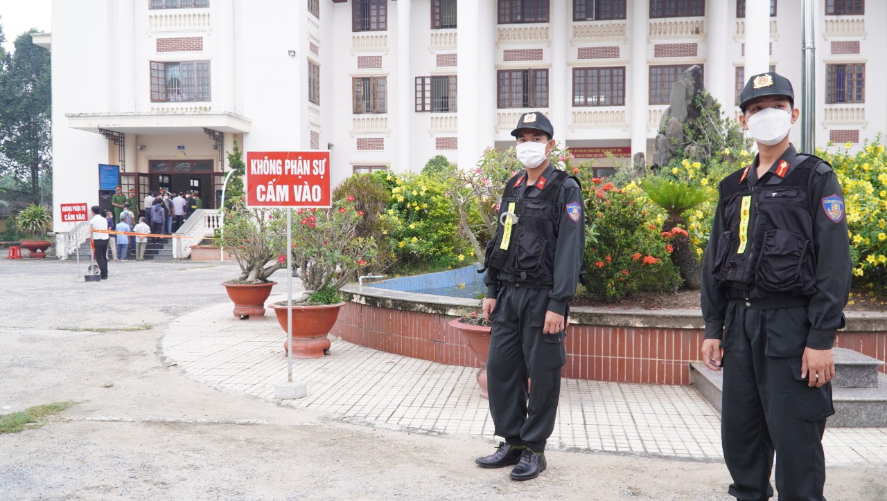 Thắt chặt an ninh tại phiên xử các bị cáo Tịnh thất Bồng Lai - Ảnh 3.