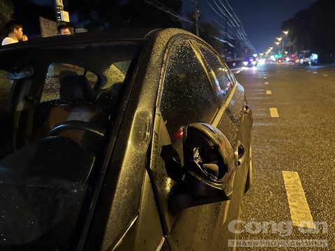 Người phụ nữ đứng m&uacute;a giữa đường, bị 2 &ocirc;t&ocirc; t&ocirc;ng tử vong - Ảnh 2.