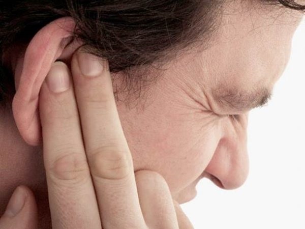 Thường xuyên bị ù tai, chóng mặt, chớ coi thường vì đây là triệu chứng của nhiều bệnh lý nguy hiểm - Ảnh 2.