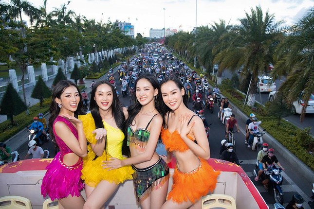 miss-world-vietnam-street-carnival-18-1350-16584650316931708460425.jpeg