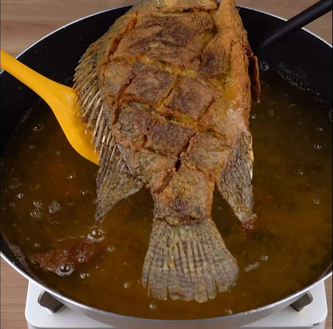 Ướp và rán cá theo cách sau: giòn ngon, thơm phức, không tanh, không ...