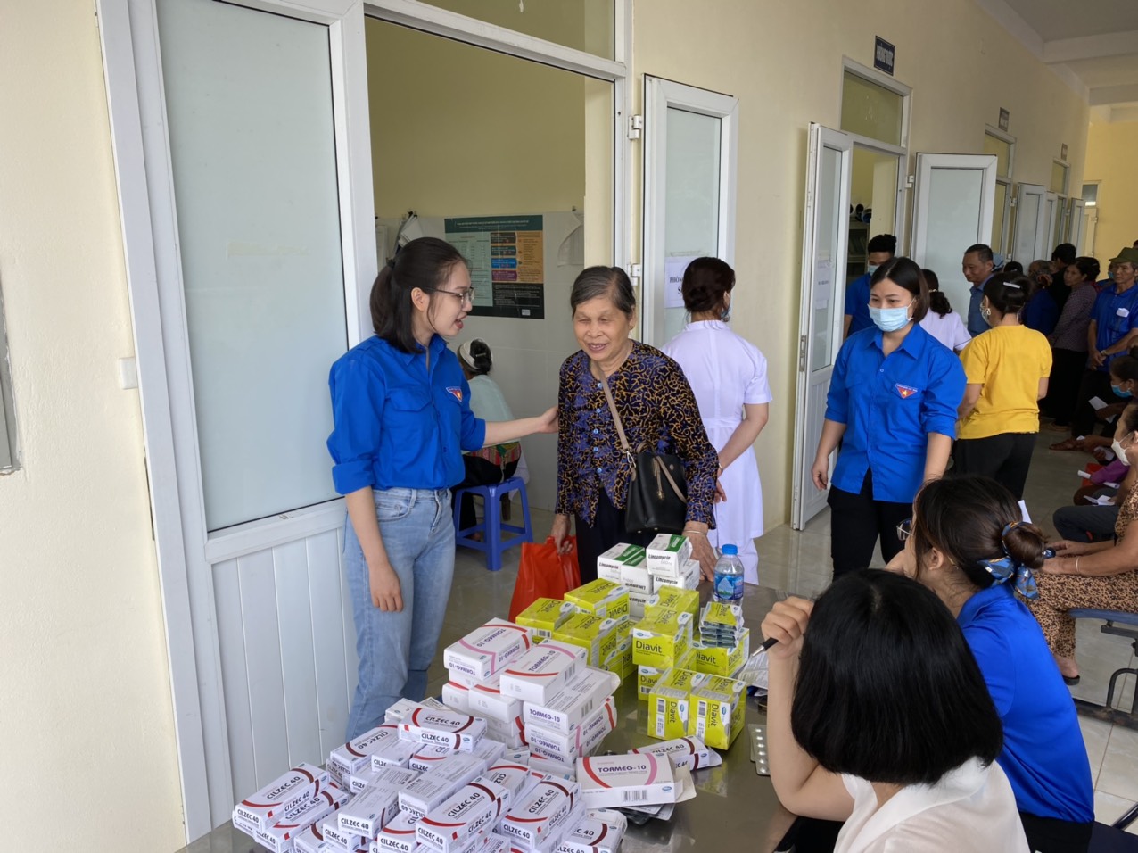 Đoàn TNCS HCM cơ quan Bộ Y tế khám và phát thuốc miễn phí cho bà con có hoàn cảnh khó khăn tại Hòa Bình và Thái Nguyên  - Ảnh 8.