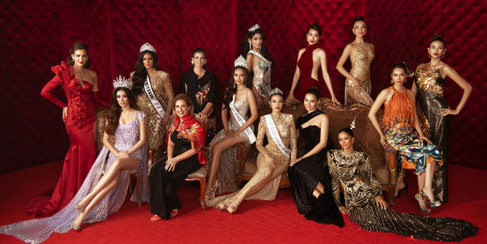 Choáng với bức ảnh đắt đỏ của 12 mỹ nhân Miss Universe - Ảnh 2.
