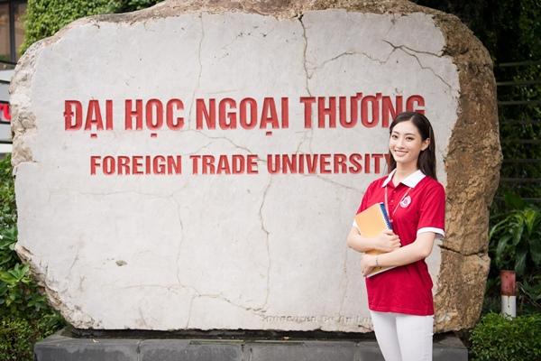 Hoa hậu Lương Thùy Linh tốt nghiệp ĐH Ngoại thương loại xuất sắc - Ảnh 2.
