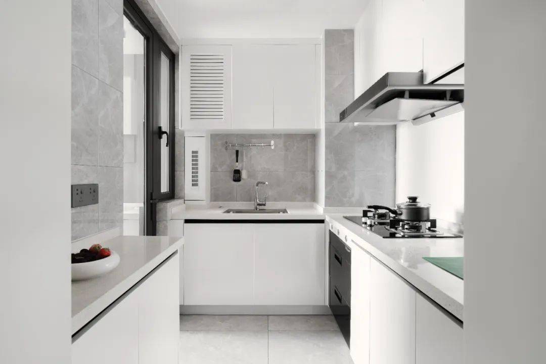 Căn hộ đơn điệu thay đổi diện mạo hoàn toàn chỉ sau 45 ngày cải tạo chẳng cần đập phá, tháo rời - Ảnh 14. Căn hộ đơn điệu thay đổi diện mạo hoàn toàn chỉ sau 45 ngày cải tạo chẳng cần đập phá, tháo rời - Ảnh 14.