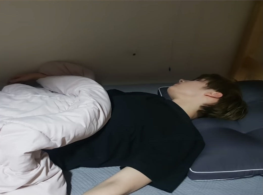 4 th&oacute;i quen xấu v&agrave;o buổi tối g&acirc;y ra kh&oacute; ngủ, thức giấc nửa đ&ecirc;m nhưng người trẻ n&agrave;o cũng mắc phải - Ảnh 3.