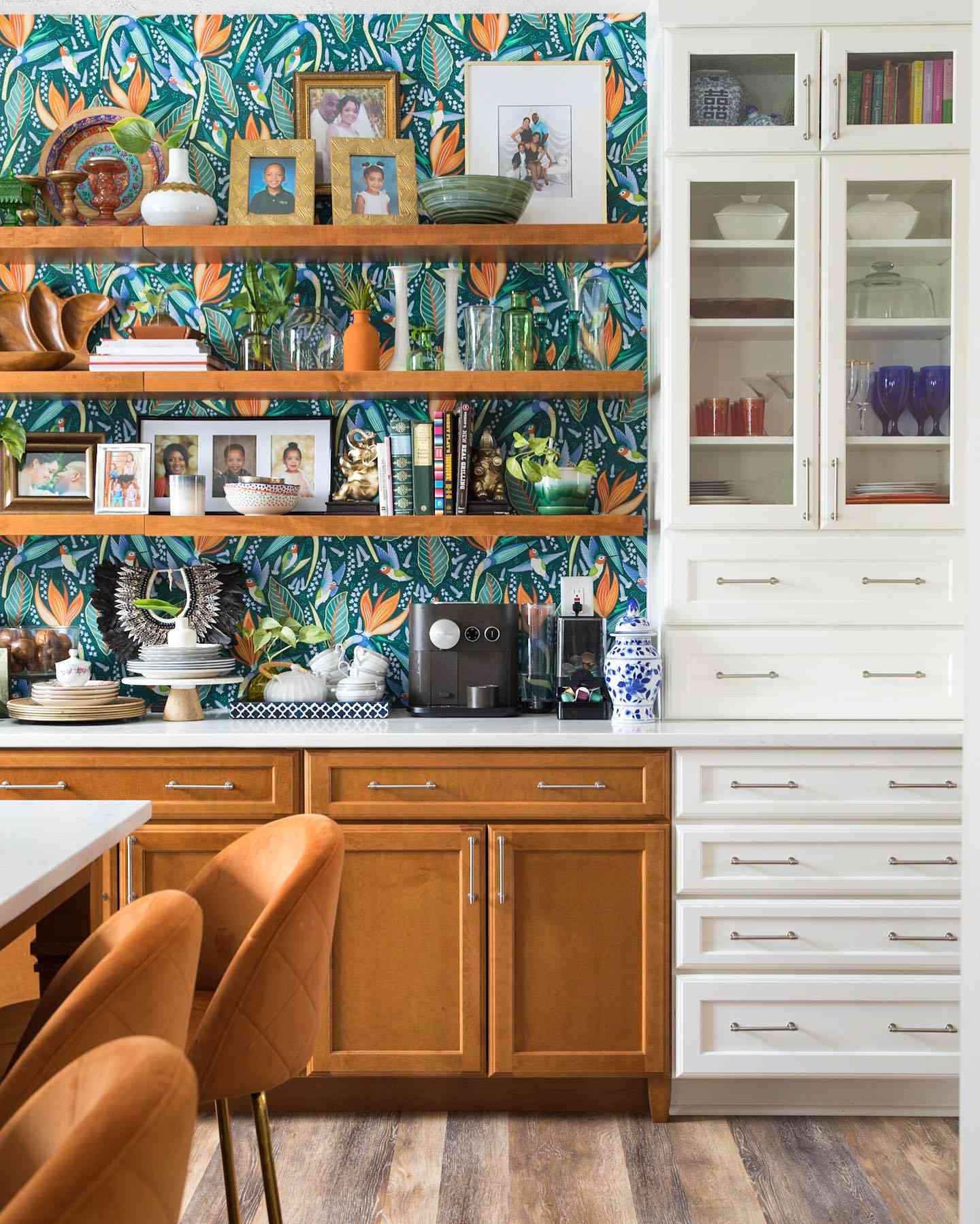 Biến hóa căn bếp gia đình từ phong cách đến không gian chỉ với gam màu xanh dương - Ảnh 2.