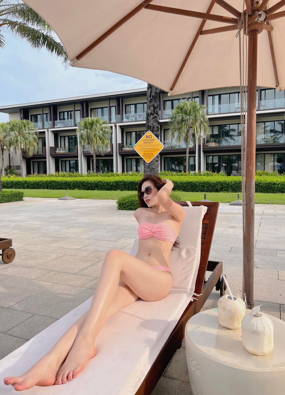 Hoa hậu Đỗ Thị Hà diện bikini khoe body cực phẩm trong loạt ảnh mới - Ảnh 1.