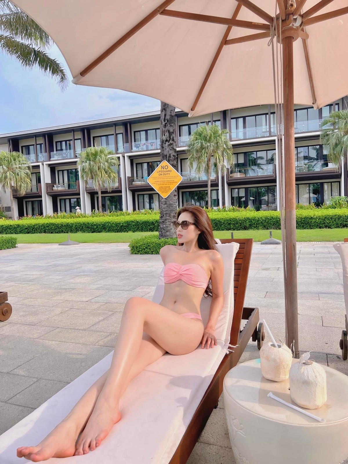 Hoa hậu Đỗ Thị Hà diện bikini khoe body cực phẩm trong loạt ảnh mới - Ảnh 3.