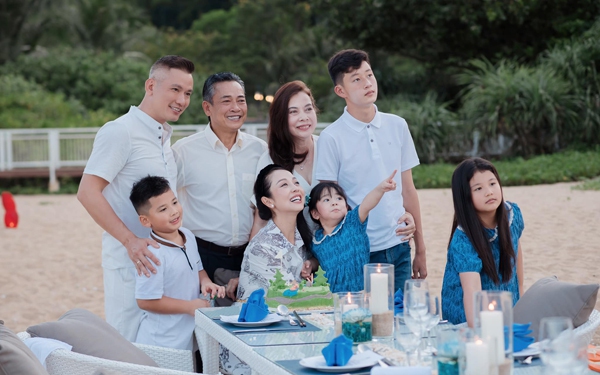 Hoa hậu Jennifer Phạm ứng xử với con chung - con riêng thế nào để có cuộc sống hạnh phúc bên chồng đại gia?