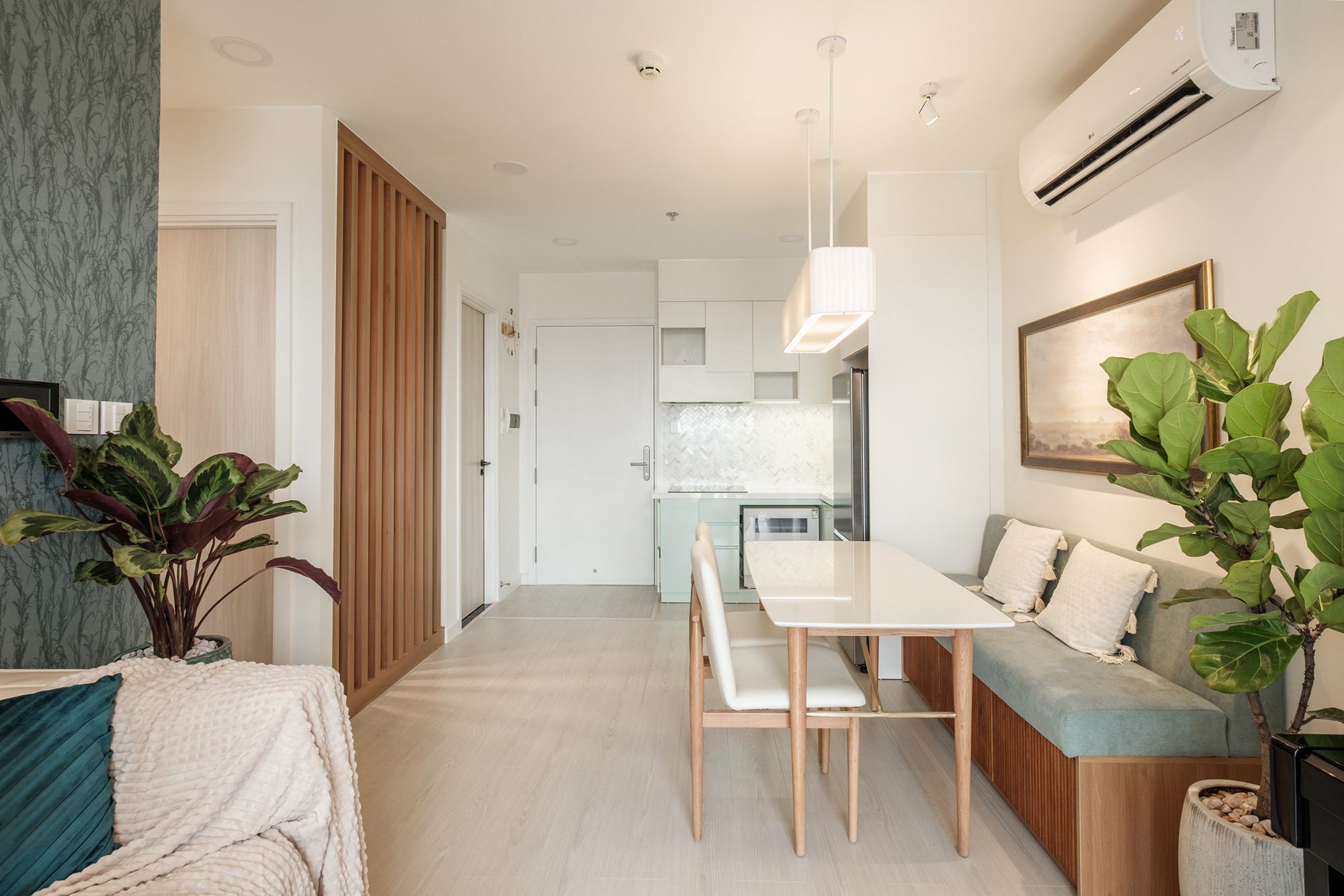 Căn hộ 40m² nhỏ hẹp ở Sài Gòn vừa đẹp lại thoáng đãng nhờ thiết kế theo phong cách Midcentury Modern  - Ảnh 12.