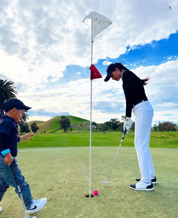 Con trai Hoa hậu Phạm Hương: Từ 2 tuổi đã được học trường nhà giàu, bé xíu đã chơi golf - Ảnh 6.