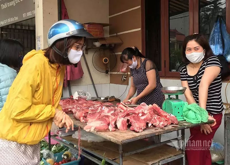 Cơn sốt mới: Giá thịt lợn tăng mạnh, dân ăn dè chợ ế ẩm - Ảnh 2.