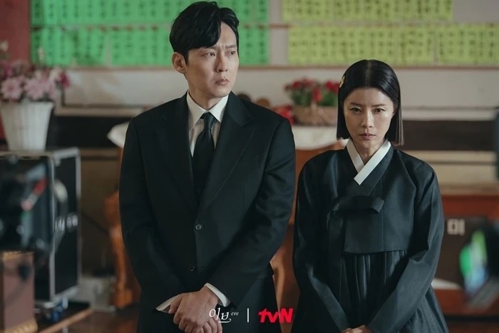 Kiểu trang điểm gây sốc của Seo Ye Ji trên phim - Ảnh 2.