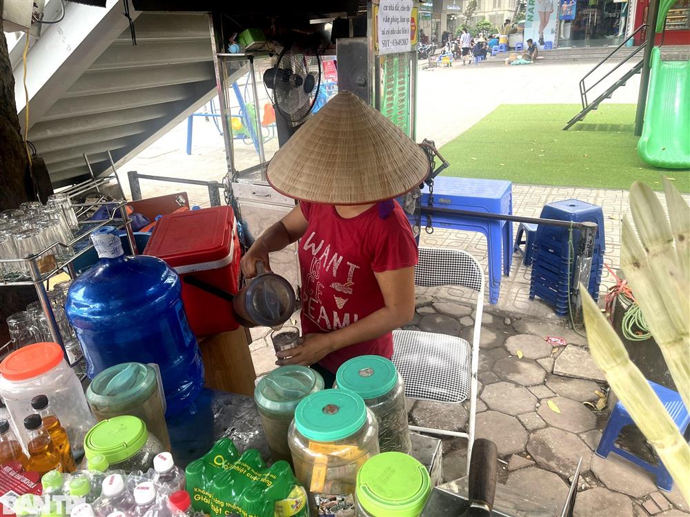 Bán nghìn cốc nước ngày nóng, chủ quán ở Hà Nội kiếm 50 triệu đồng/tháng - Ảnh 5.