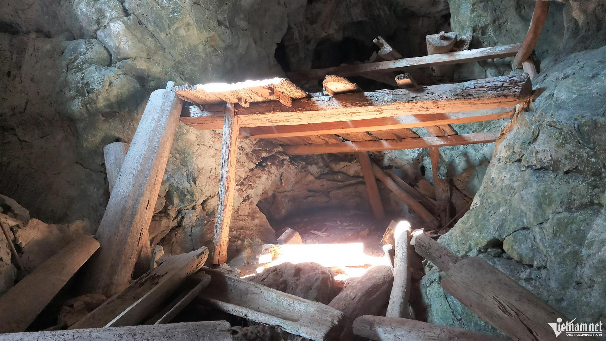 Những cỗ quan tài bí ẩn trên đỉnh núi ở Thanh Hóa - Ảnh 4.