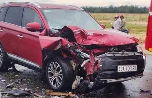 Đâm trực diện ô tô, thanh niên văng xa 5m tử vong - Ảnh 1. Đâm trực diện ô tô, thanh niên văng xa 5m tử vong - Ảnh 1.