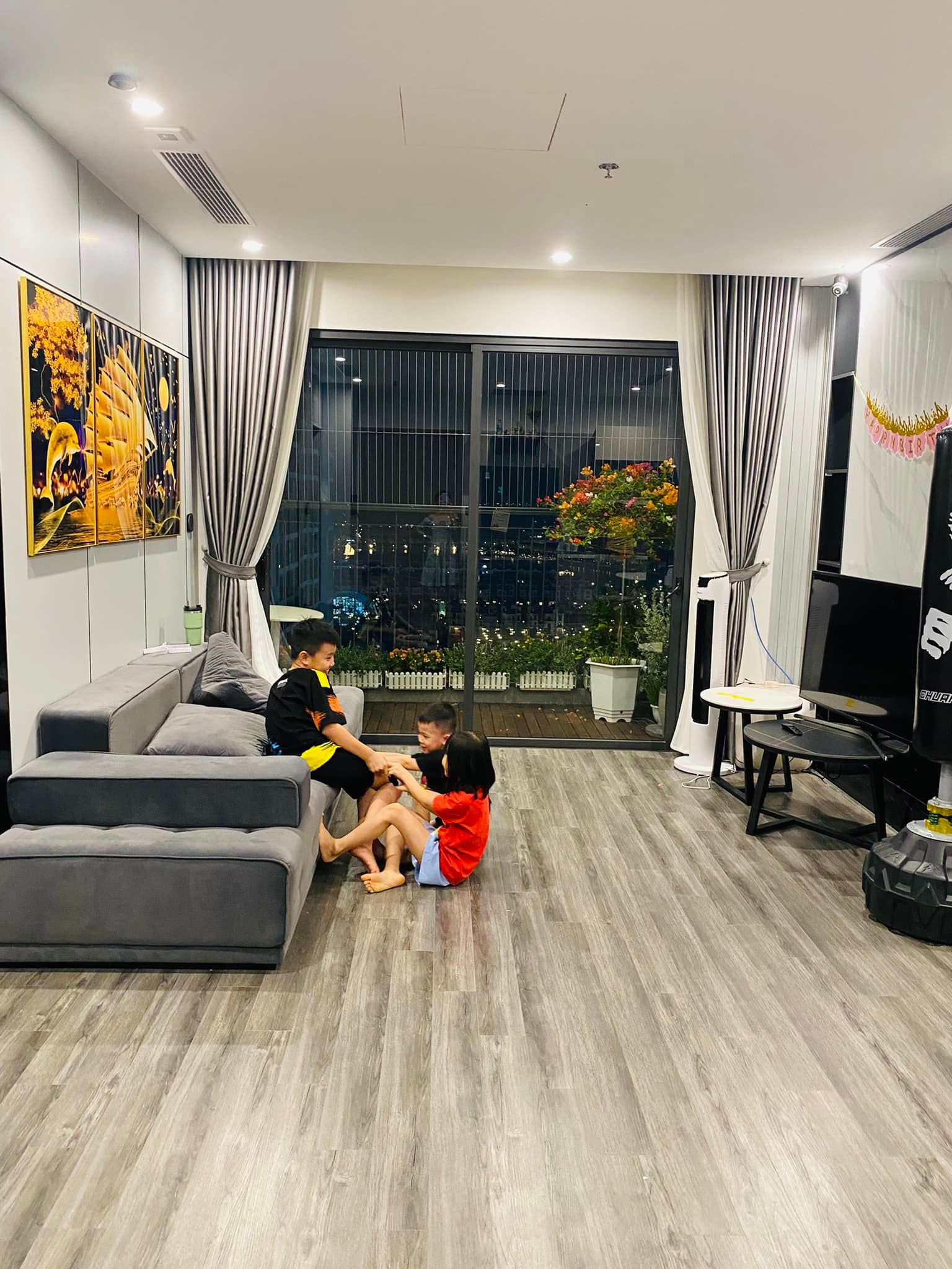 Sau 6 năm sống trong nhà thuê cũ kỹ, đôi vợ chồng ở Hà Nội mua được căn hộ ngoại ô - Ảnh 2.