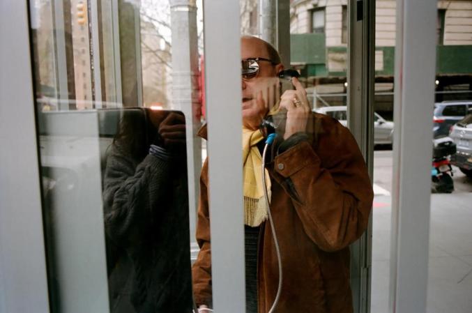 Người dân New York hoài niệm quá khứ khi bốt điện thoại công cộng cuối cùng bị tháo dỡ - Ảnh 1.