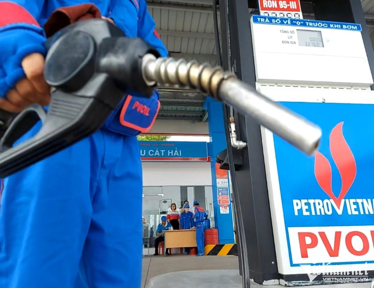 Xăng dầu tiếp tục giảm giá mạnh, chỉ hơn 23.000 đồng/lít - Ảnh 1.