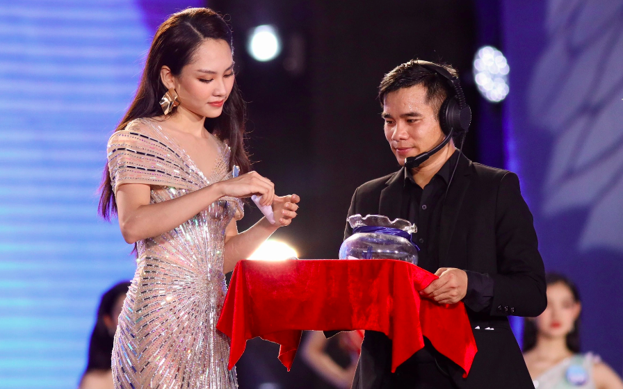 Trọn vẹn ứng xử Top 5 Miss World Vietnam: Người tự tin "ăn điểm", người non nớt "điểm trừ"