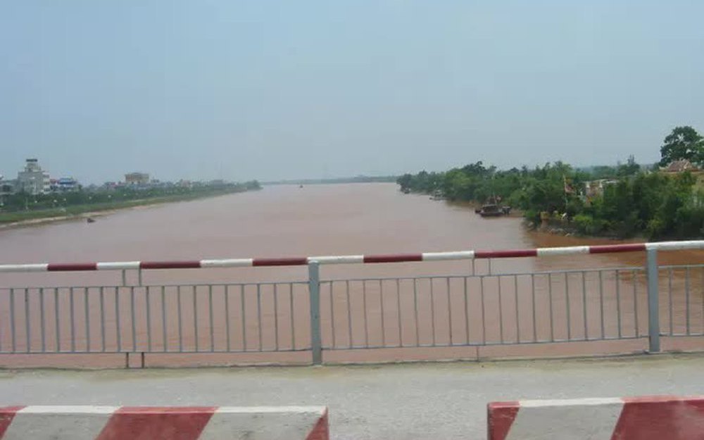 Thương tâm 4 mẹ con, bác cháu bị nước cuốn mất tích khi ra sông chơi