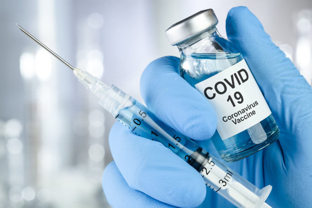 Tiêm vaccine COVID-19 mũi 4 cần làm gì để không mệt, hạn chế tác dụng phụ? - Ảnh 1.