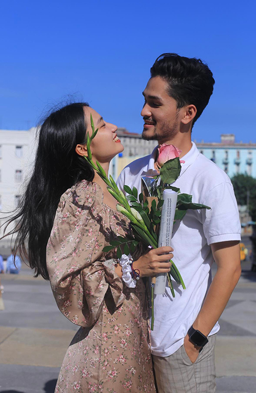 Cặp người Việt yêu sau hai lần gặp mặt ở Cuba - Ảnh 1.