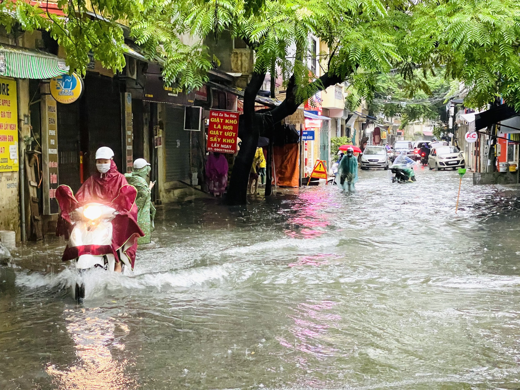 Dự báo thời tiết ngày 13/8: Hà Nội mưa rào, cục bộ có mưa to - Ảnh 1.