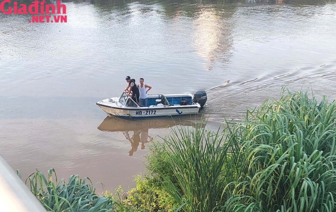 Hải Dương: Người đàn ông huyện Ninh Giang đi xe máy lên cầu Ràm bất ngờ nhảy xuống sông Cửu An - Ảnh 2.